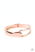 Load image into Gallery viewer, Couture-Clutcher - Black
